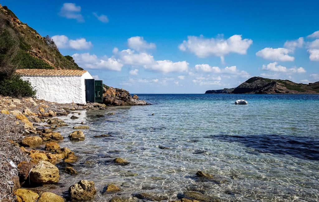 Les tradicionals casetes de vorera són exemple de patrimoni cultural i històric de Menorca.